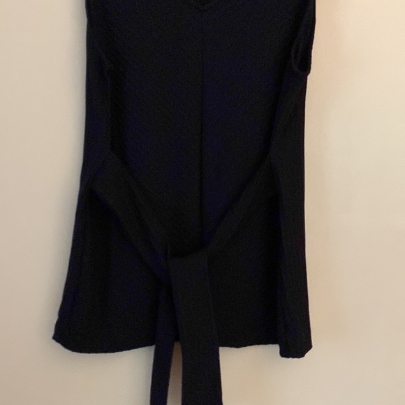 Ann Taylor navy sleeveless top, LP - Picture 9 of 9